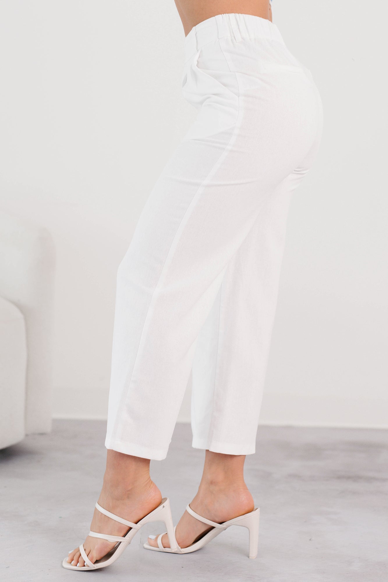 Put-together Poise Linen Cropped Pants (White)